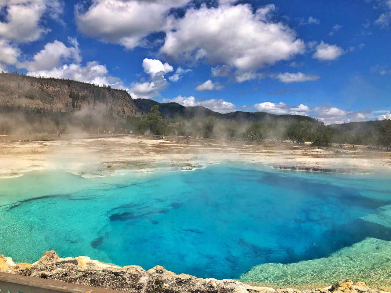 厉害了！居然有tiffany蓝的温泉！