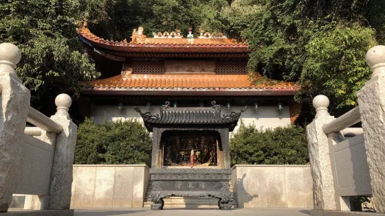 雁南飛茶田景區龍那山生態區-寶靈寺