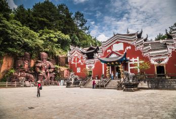 土司城+女儿城+龙鳞宫一日游【◆指定酒店接◆土家族民】【游在恩施：览规模较大土家标志“土司城”，天下女儿一城“女儿城”】