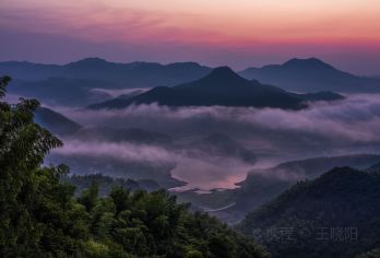 罗田大别山薄刀峰+三里畈温泉  武汉往返|登大别山|泡温泉G【全程中文/英文/俄语/小语种服务，沟通无障碍，景点可调,多种车型可选】