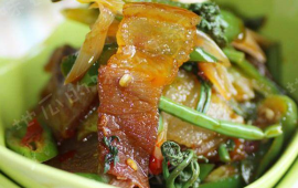 蕨根粑粑炒腊肉