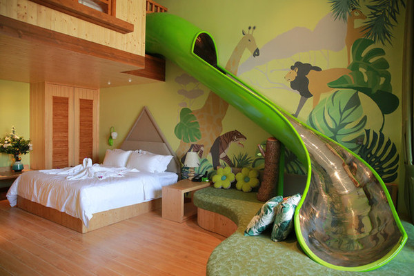 比起千篇一律的客房，这间酒店的亲子房会让小朋友念念不忘
