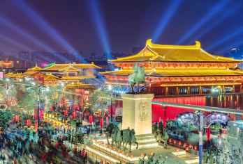 咸阳+西安千古情+钟鼓楼广场+城墙+大雁塔+大唐不夜城一日游【漫游13朝古都，感受盛世长安，千年遗址，人文印记，触手可及，用脚步丈里历史，一日看尽长安花，一网打尽】