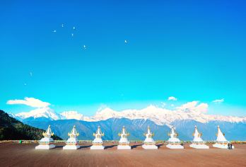 香格里拉+梅里雪山日照金山+金沙江大拐弯+雾浓顶一日游【香格里拉凌晨出发一日，观梅里雪山日照金山，花更短的时间看日照金山】