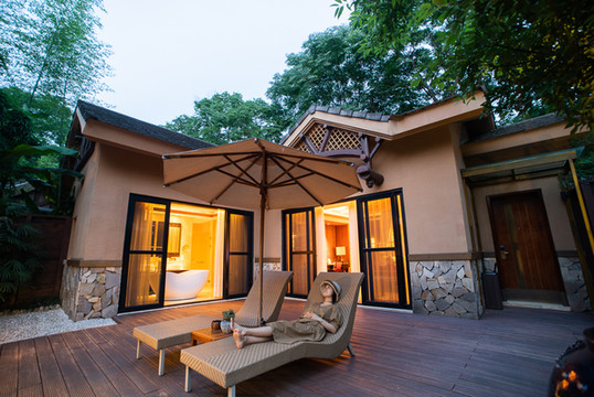 高铁1小时，「出国」玩了一趟