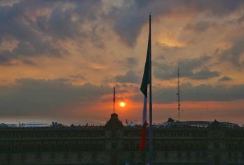 墨西哥城宪法广场+国家宫+国立人类学博物馆一日游【精致小团 全程中文导游陪同】