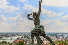 自由雕像-布达佩斯-doris圈圈