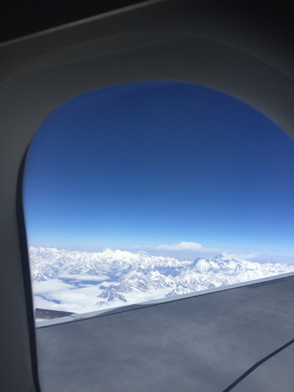 不丹到加德满都的航班看到连绵的雪山。无比震撼。