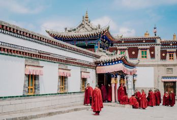 塔尔寺半日游【专属包车出行 | | 早午两班自由选择】【[自由选择]早班、午班自由出行，出差商旅的尤佳选择！】