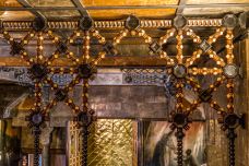 桂尔宫-巴塞罗那-是条胳膊