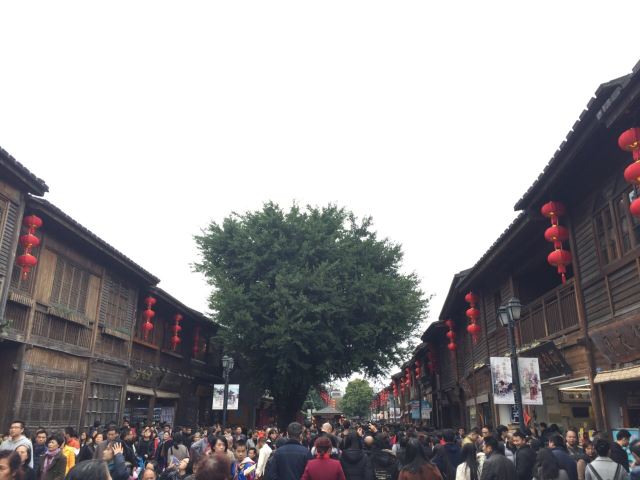 於山