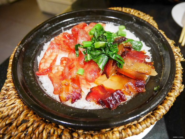 XiaoZi TaiTai (ZhongYang Main Street)