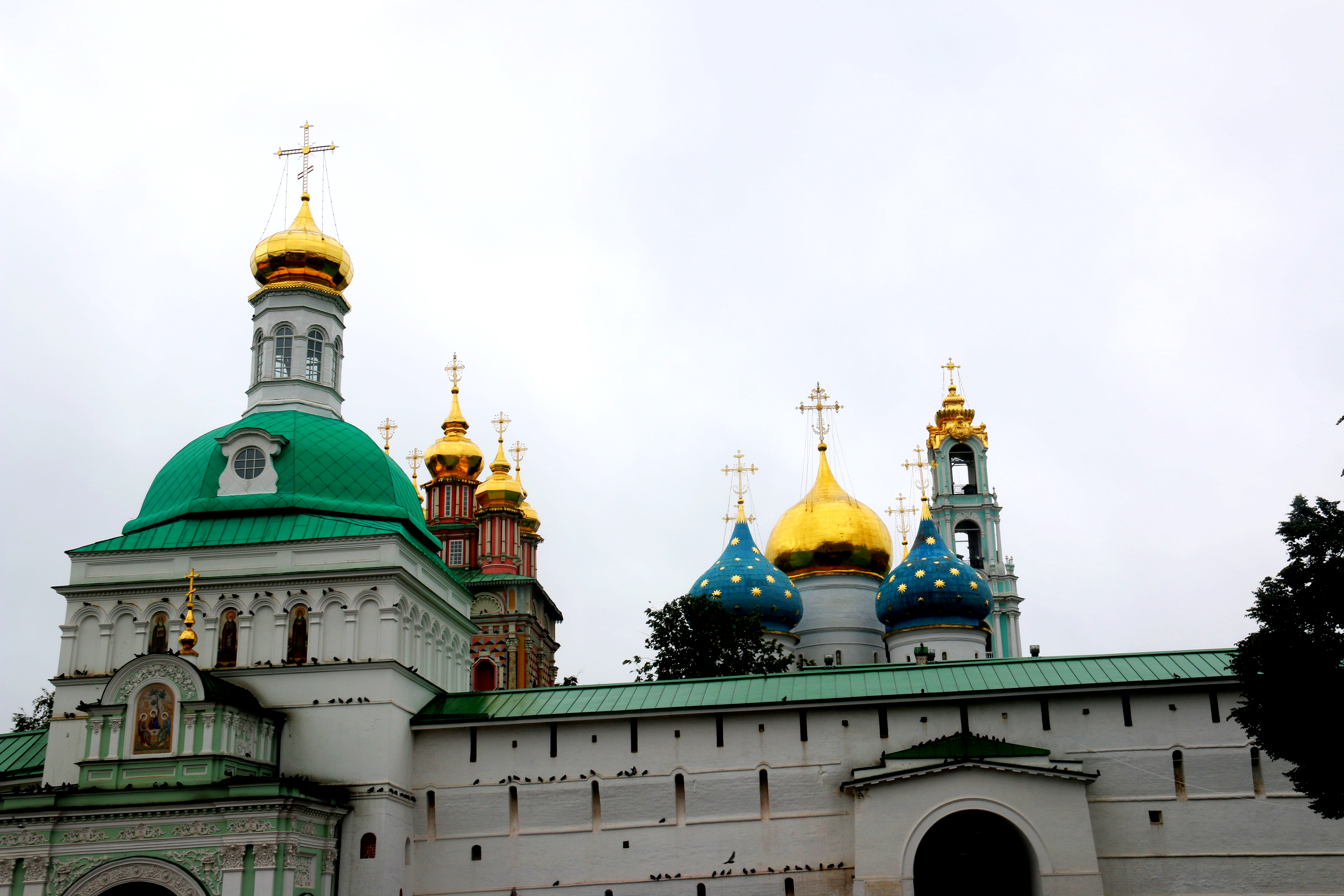 谢尔盖耶夫镇又名为扎戈尔斯克，是莫斯科的卫星城市之一，建成于14世纪，位于莫斯科市区以北71公里，是