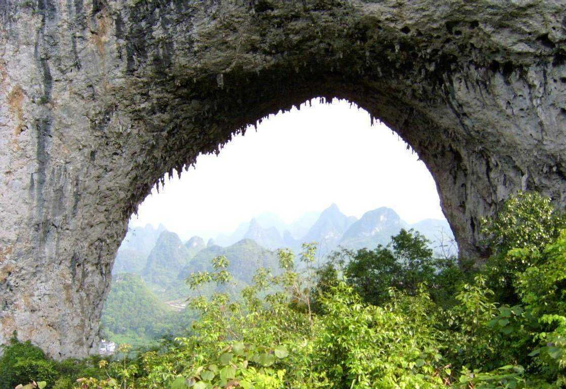 固原月亮山