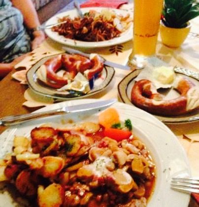 Weingut Gasthaus Zum Hirsch餐厅图片