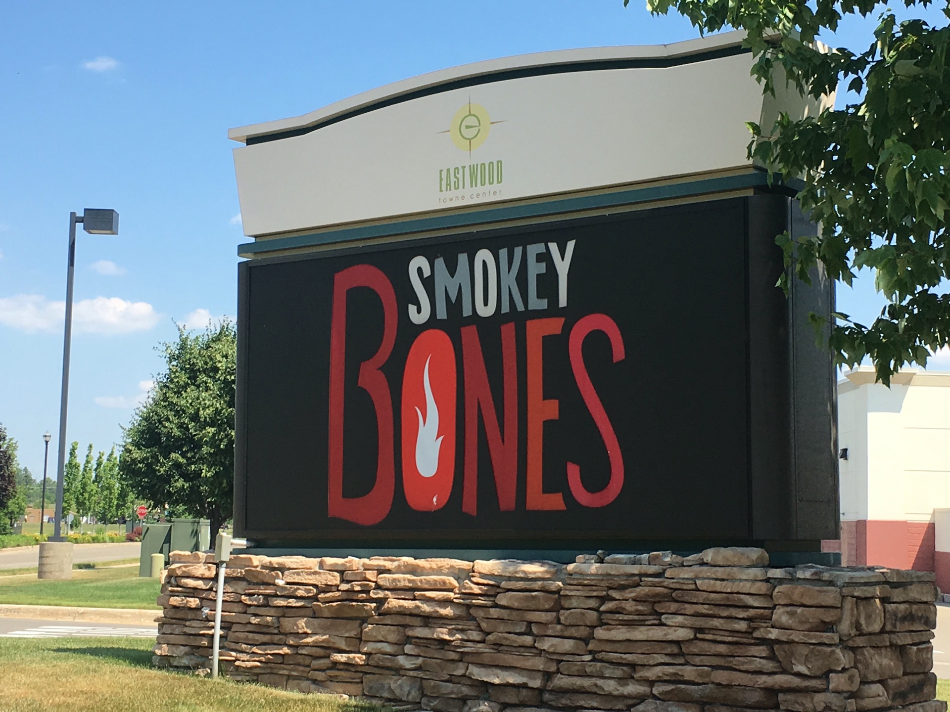Smokey Bones Lansing餐厅图片