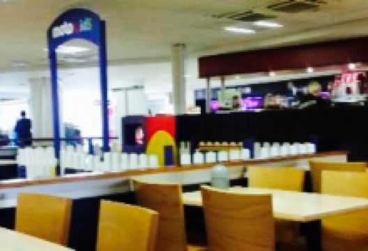 Leigh Delamere Services Forecourt美食图片