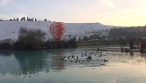 土耳其棉花堡热气球美景
