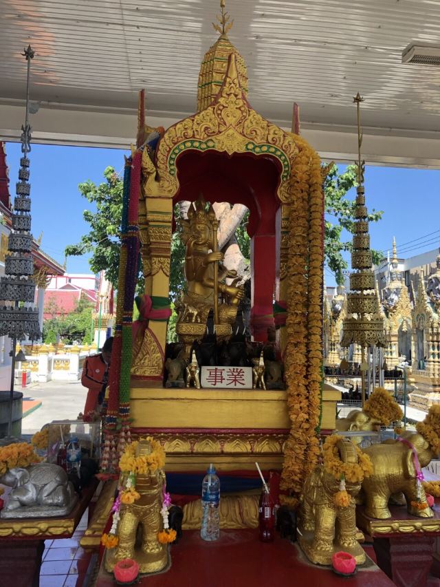 Wat Traimit Wittayaram