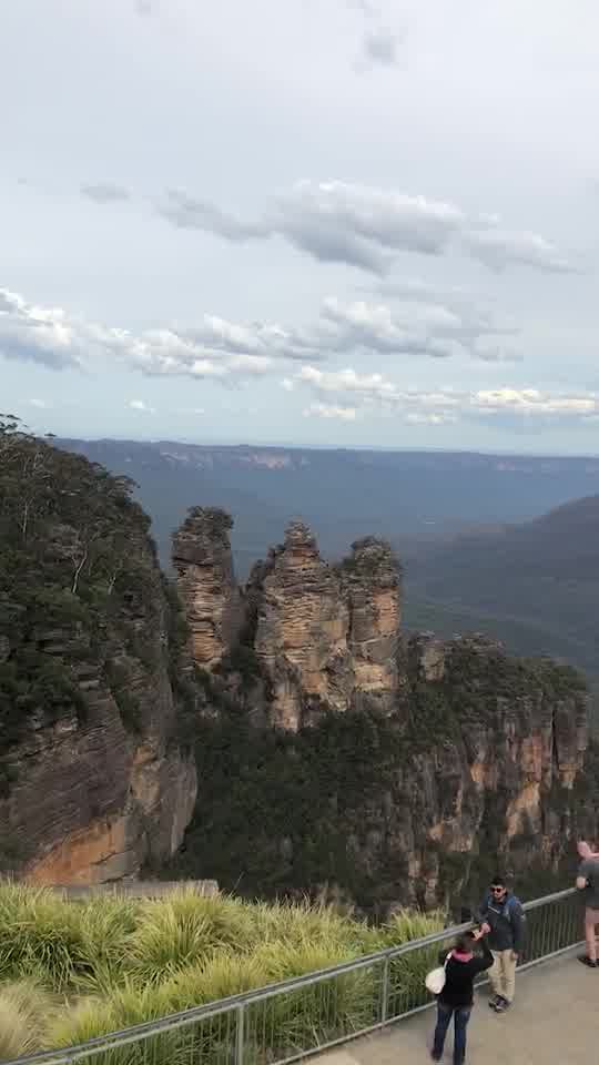 澳洲蓝山三姐妹峰