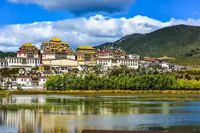 松赞林景区