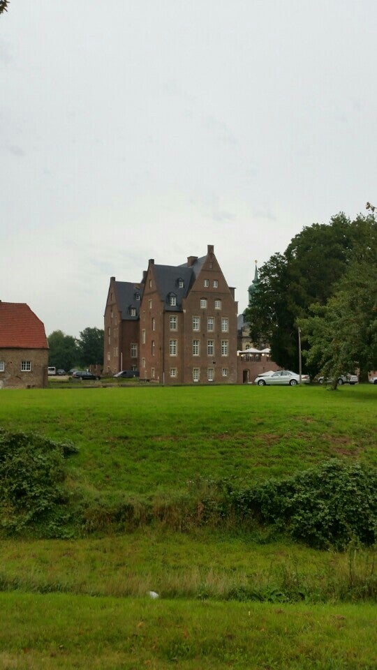 Wasserschloss Haus Voerde Travel Guidebook Must Visit Attractions