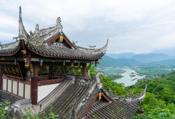 青城山+卧龙中华大熊猫苑神树坪基地一日游【纯包车游&独立团】【[省心游玩]老司机全程管家式服务，让你放心游玩没有后顾之忧；】