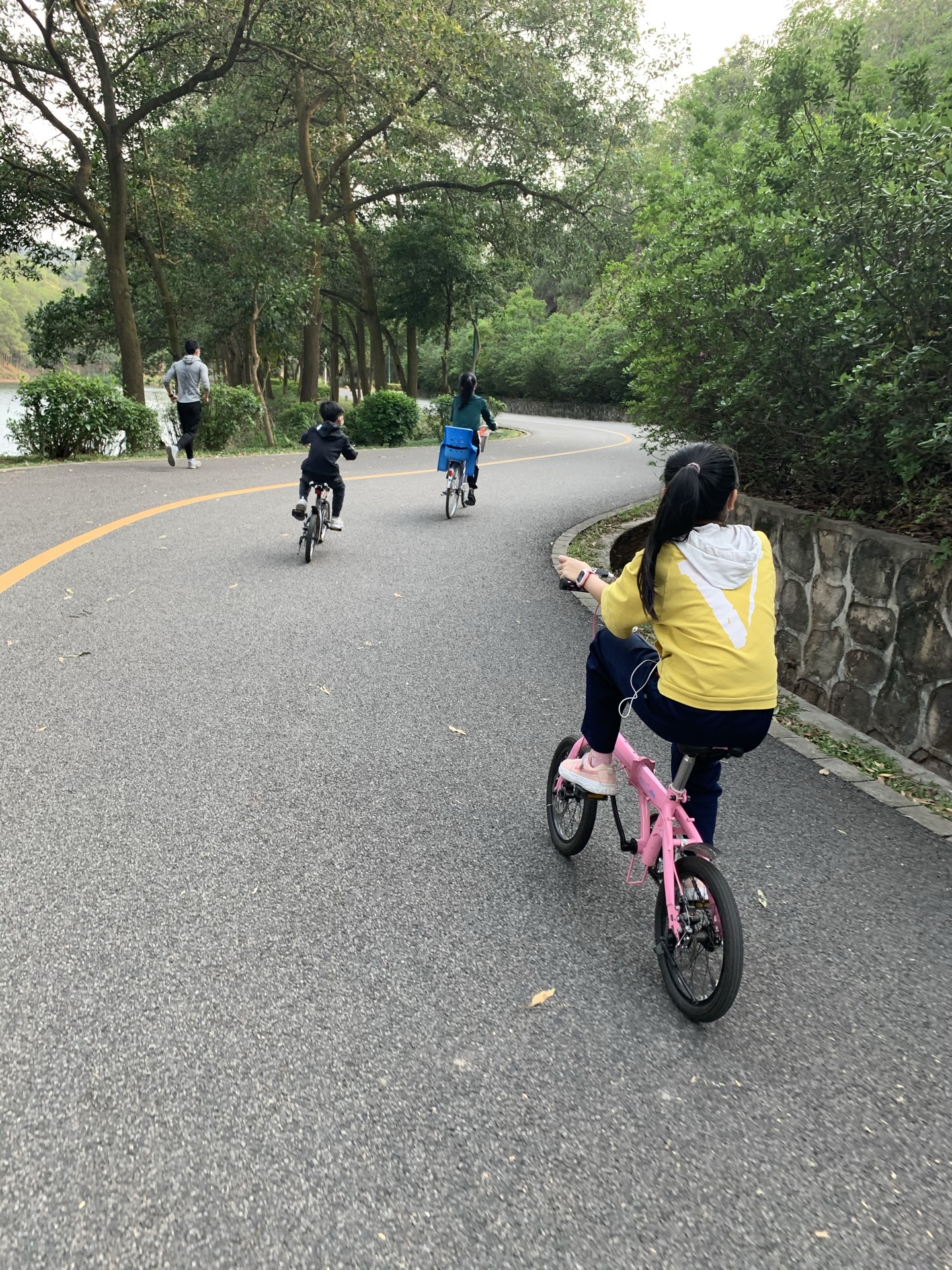 冰川京什房车露营地