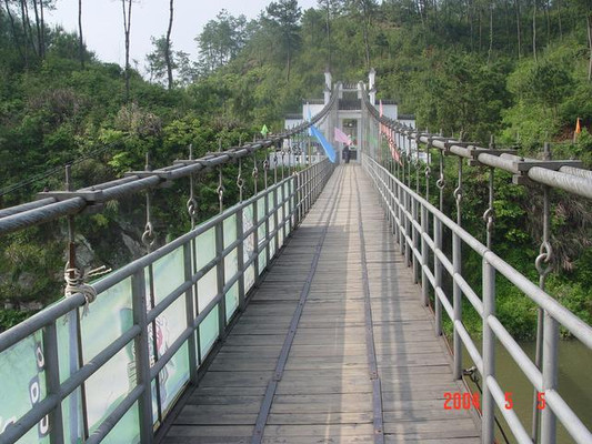 安徽旅游:新安江畔有座花山谜窟(图)