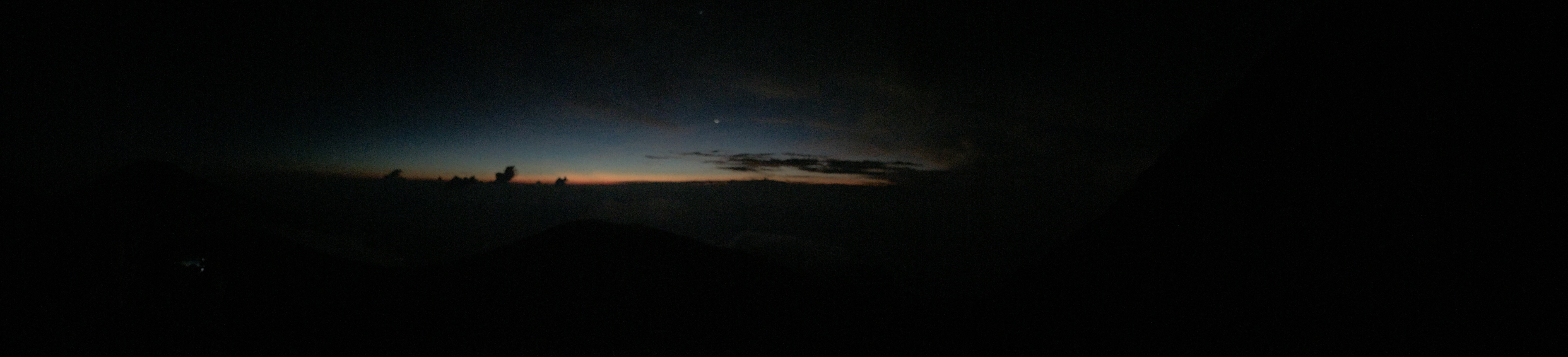 凌晨一点登上，在日出先登上海拔3000的merapihuo 