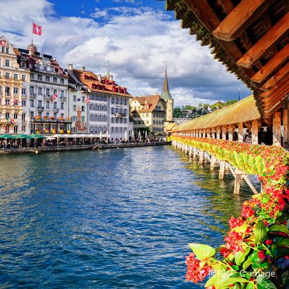瑞士卢塞恩老城区+卡佩尔廊桥和八角型水塔+卢塞恩湖一日游