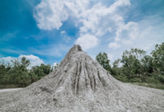 乌山顶泥火山自然保留区景点图片
