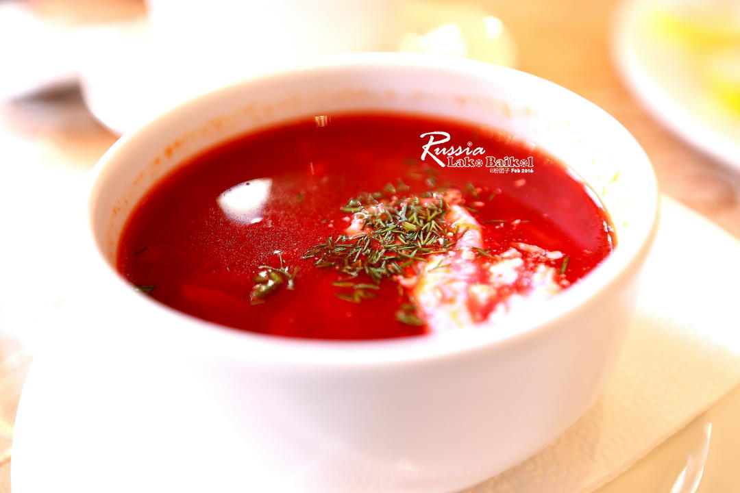 伊尔库斯克最古老的餐厅喝一碗红菜汤