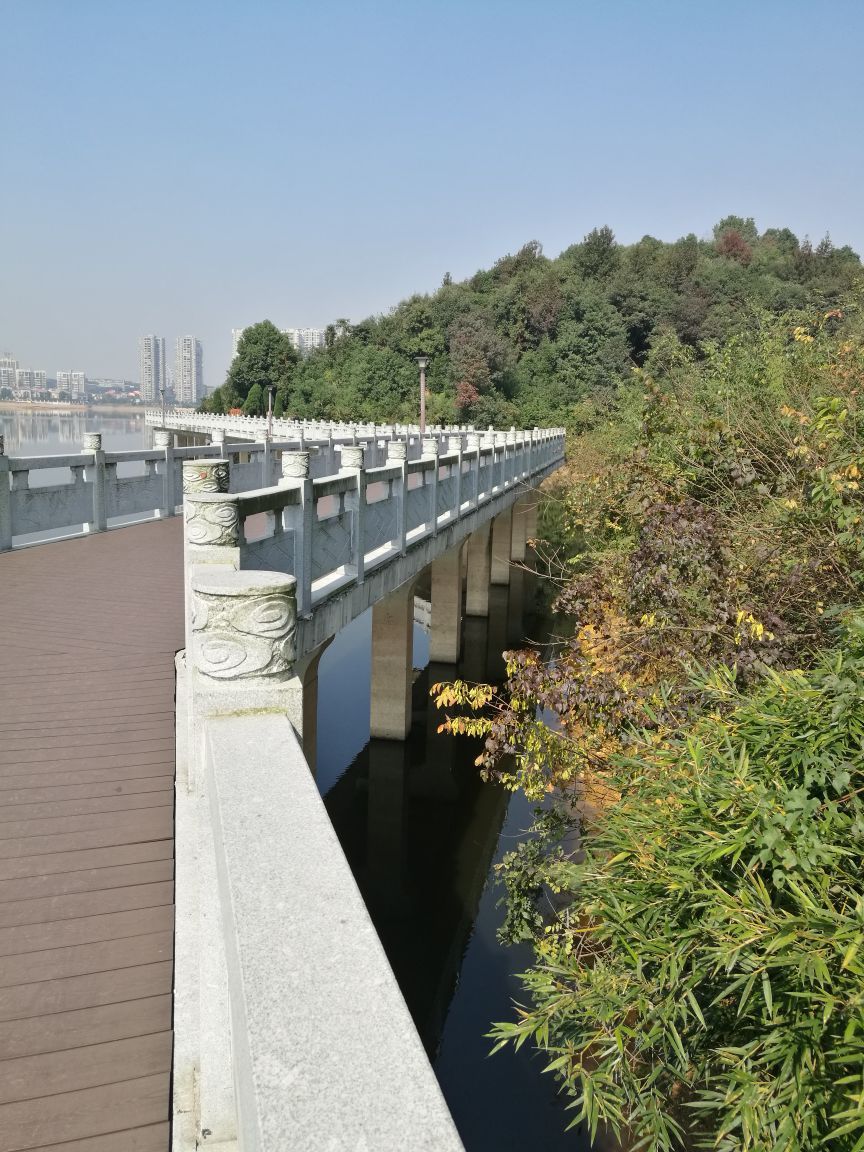 梓山湖