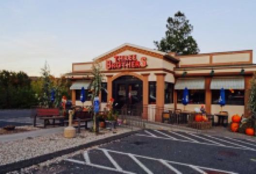 Three Brothers Family Restaurant美食图片