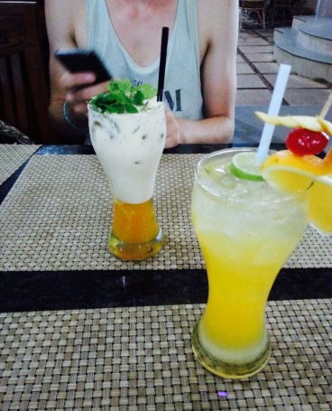 Valonia's Wheels - Bar & Restaurant