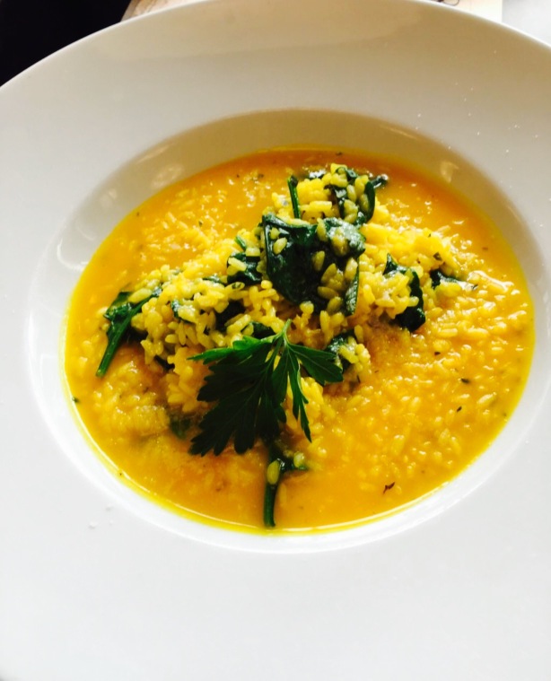 Weiss Kreuz Buendner Stube