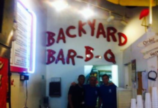 Backyard Bar Bq美食图片