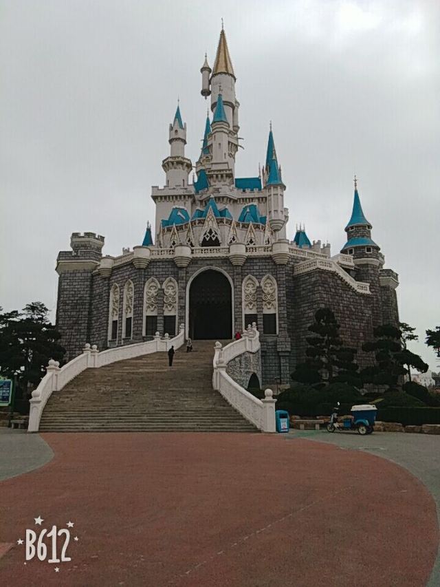Quancheng Oulebao Menghuan Shijie - European-Themed Amusement Park