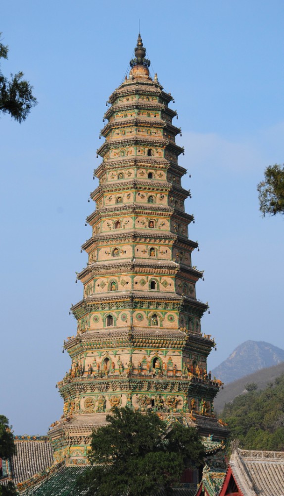 山西洪洞广胜寺飞虹塔  早就耳闻，山西洪洞广胜寺飞虹塔精美绝伦。有了机会，特意去了一趟洪洞，带上我的