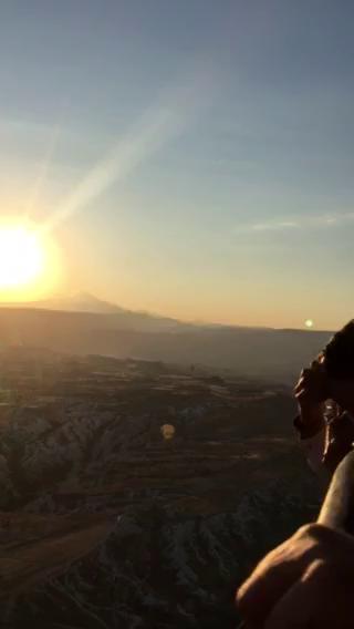 水菱环球之旅の卡帕多奇亚乘坐热气球穿越大峡谷视频（下）