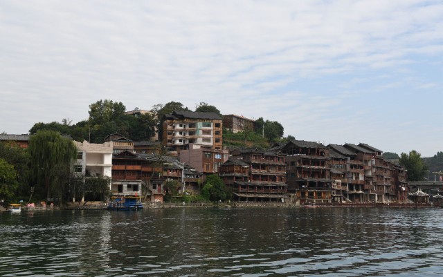 走遍中国-贵州-凯里-下司古镇 下司古镇，曾被人誉为“小上海”、有“清水江上的明珠”之美称。这里山清