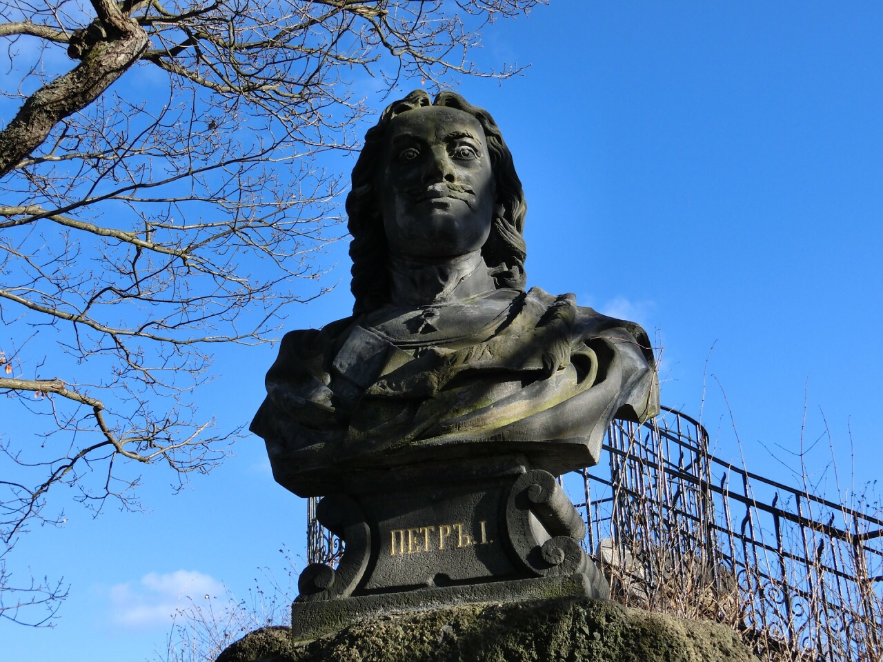 温泉小镇卡罗维发利-众多的名人雕塑
