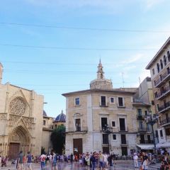Plaza De La Reina Travel Guidebook Must Visit Attractions In