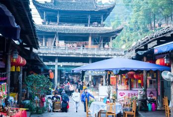 乐山大佛+黄龙溪一日游（含门票.含午餐)三环以内上门接【乐山大佛一日游（含景区门票，含午餐)三环以内上门接天天发团】