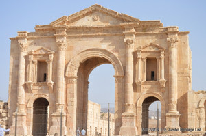 约旦游记图文-第716回：杰拉什城时空隧道，柱廊神殿穿越古今