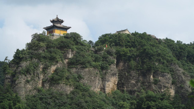 这是一座中华名山，中华民族人文始祖黄帝曾在此问治国和养生之道