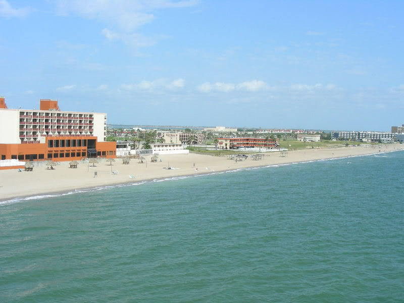 莱克星顿号航母就在Corpus Christi城市中心北面很近的地方，就城市的位置而言，德州的Cor