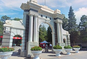 八达岭长城+颐和园【看升旗+门票+午餐+鸟巢外景+上门接】【五环内上门接，让您出行更便捷。】