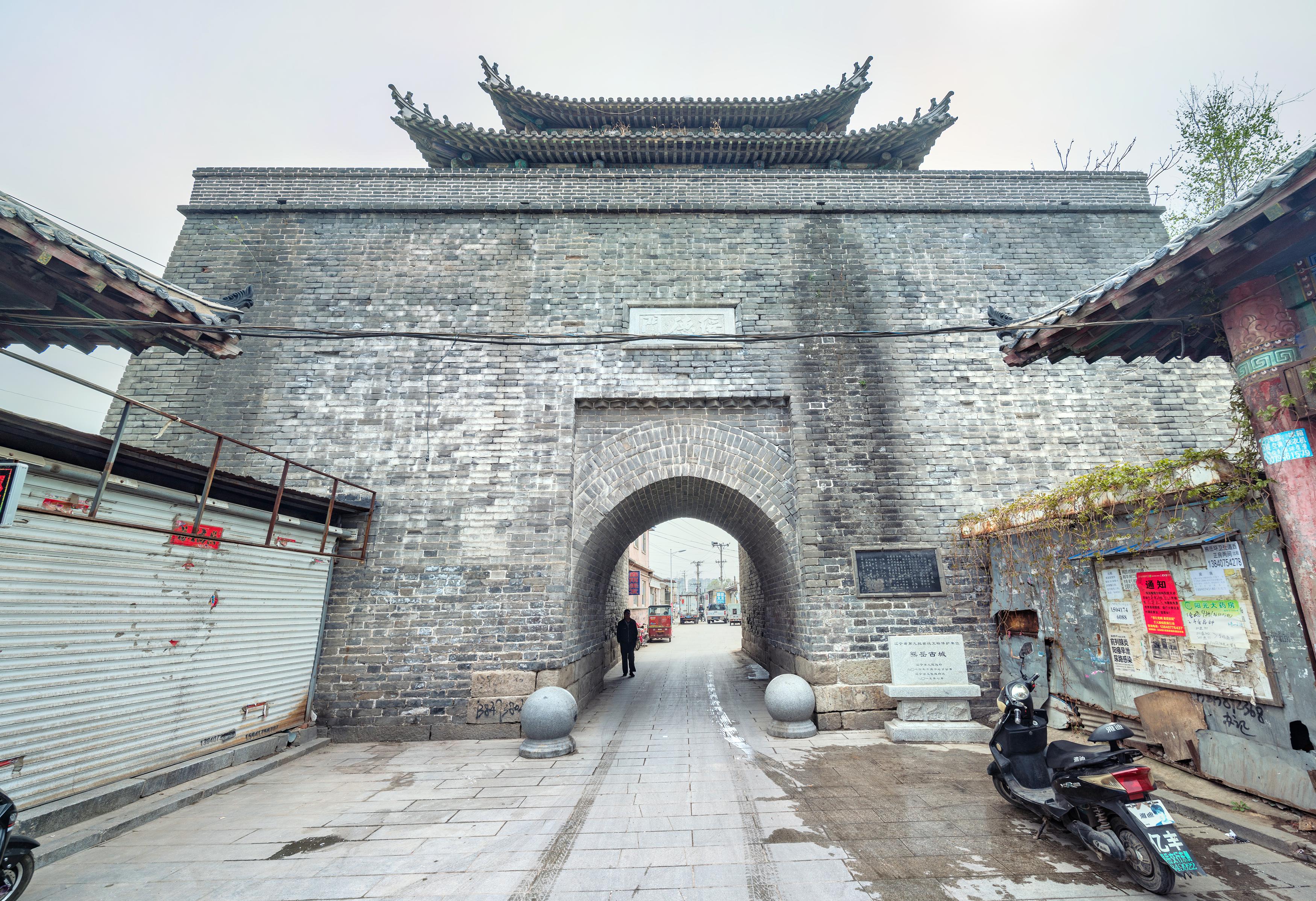 2-Day Yingkou Tour: Relaxing Hot Springs and Coastal Scenery